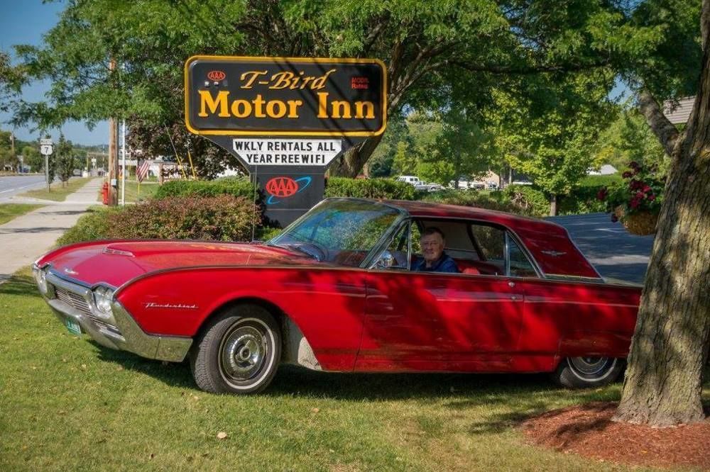 שלבורן T-Bird Motor Inn מראה חיצוני תמונה